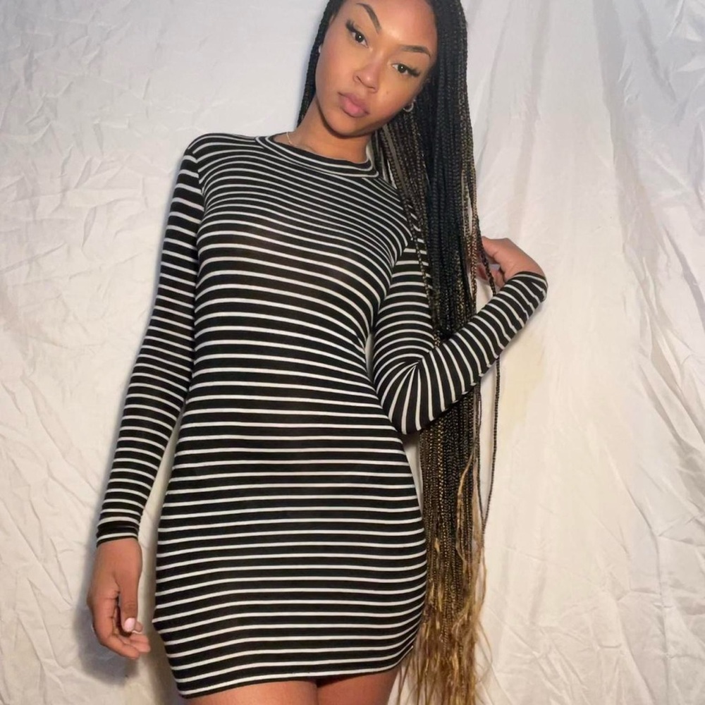 White and black striped body-con dress size: XS
